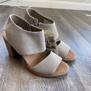 Tom’s NWT block heels